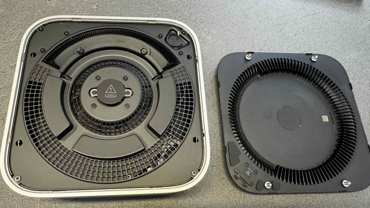 Разобранный Mac mini 2024 M4 Pro со снятой нижней крышкой