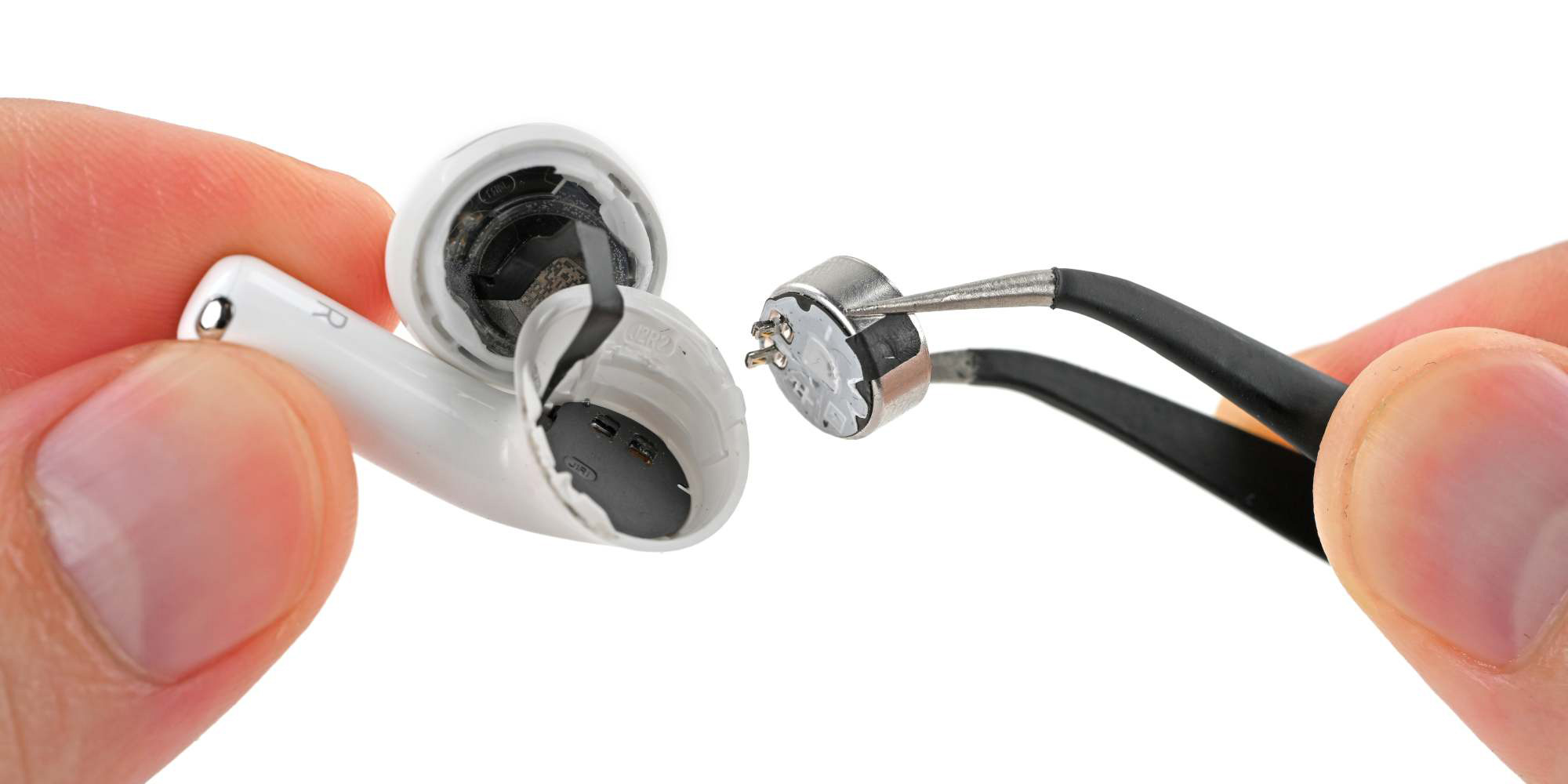 Разбор iFixit: AirPods 5 впервые получили ненулевую ремонтопригодность