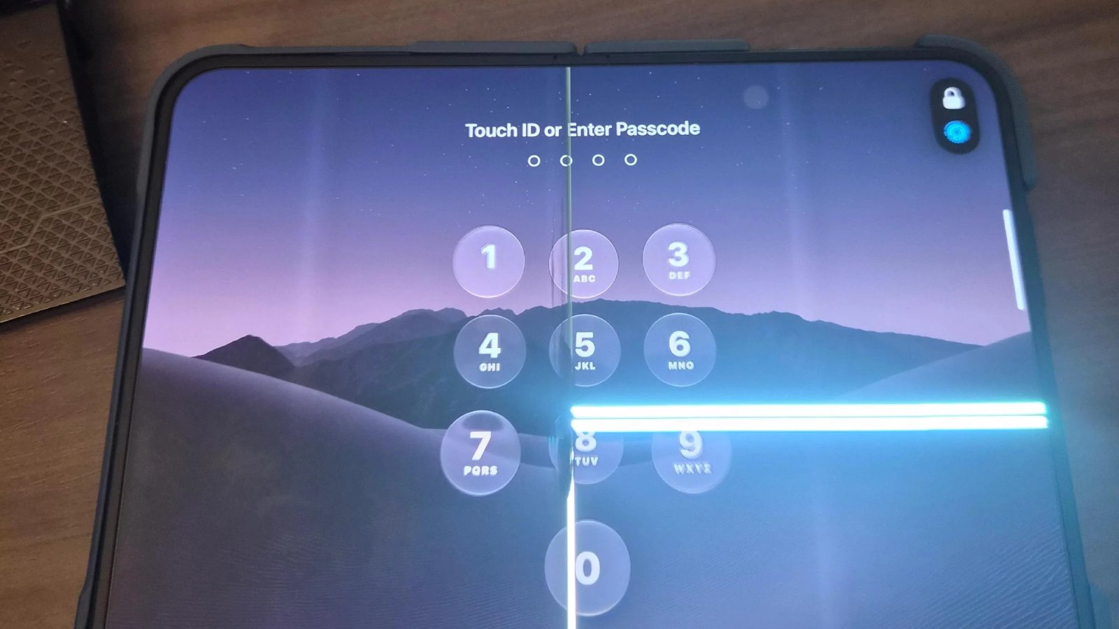 Apple предупредила сервисы о трещинах экрана iPhone Duo